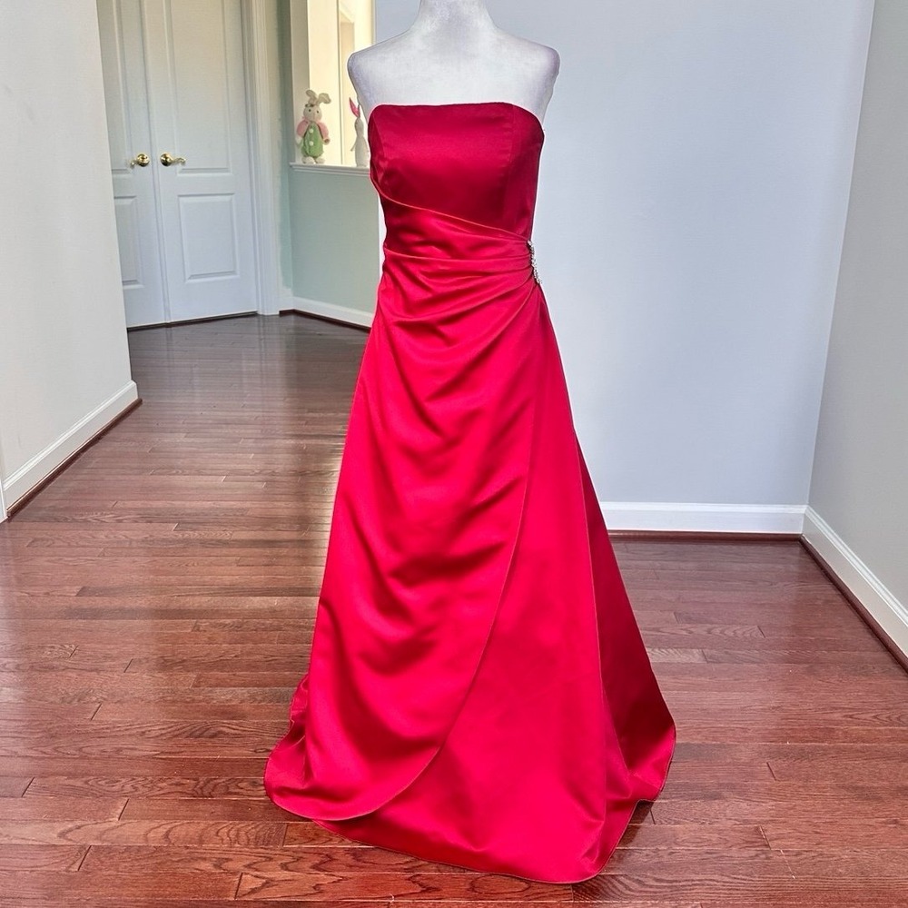 David's Bridal Red Strapless Satin Princess Simple Elegant Gown Dress Size 6